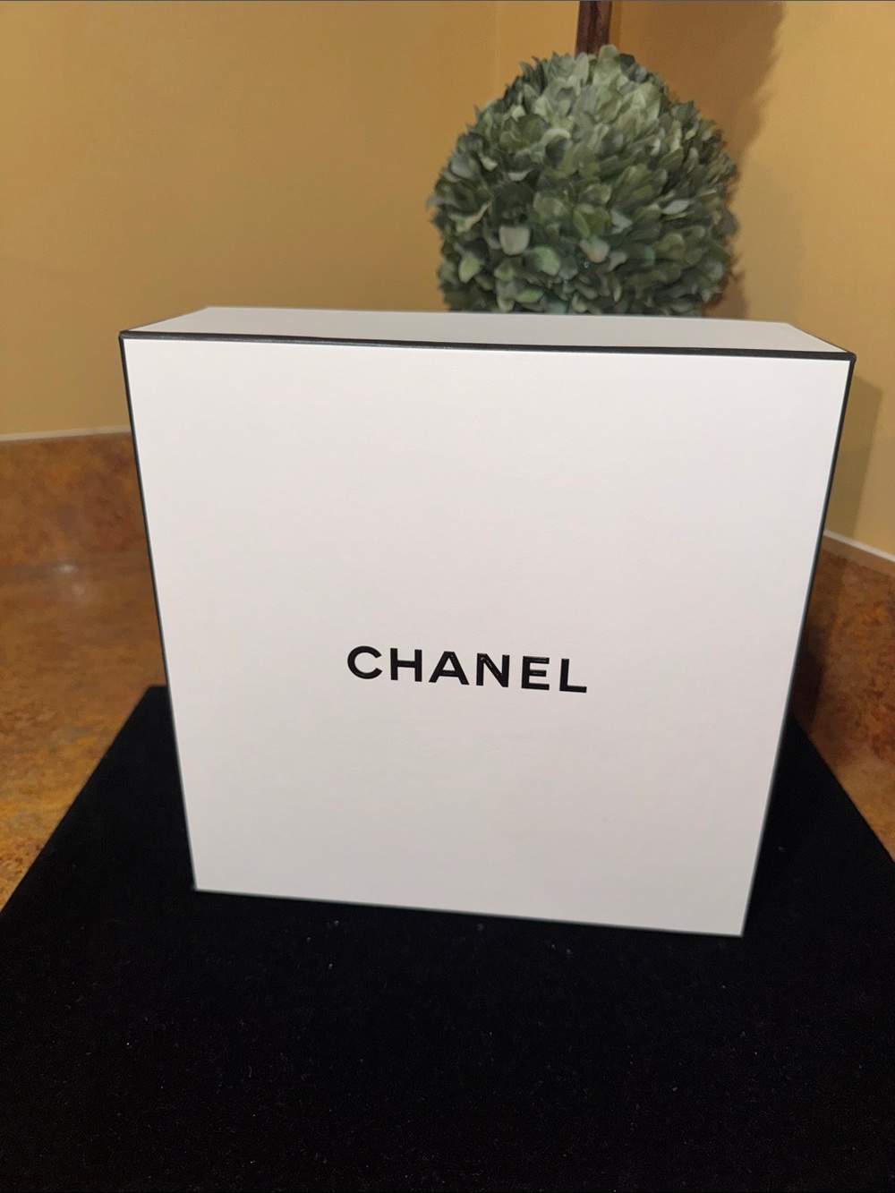 Authentic Chanel Empty Gift Box Set w/ tissueโ